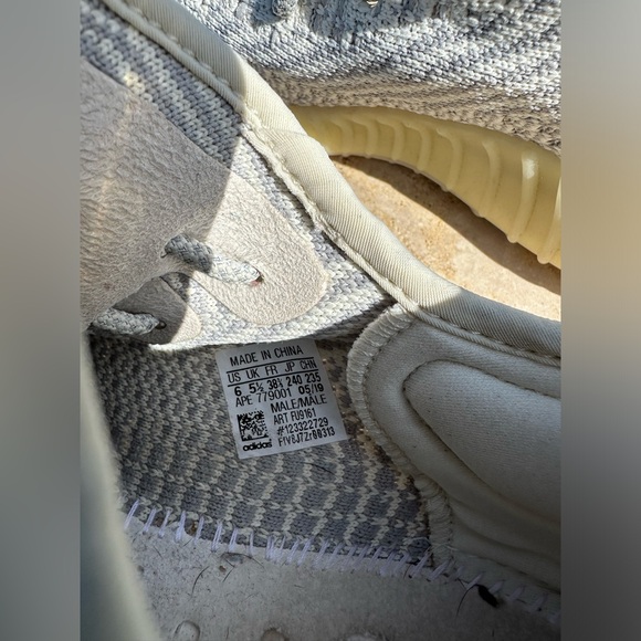 YEEZY BOOST 350 V2 LUNDMARK REFLECTIVE SIZE 6 - Picture 4 of 5